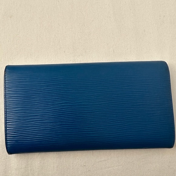 Authentic Louis Vuitton Blue Epi Porte Monnaie wallet. - Picture 2 of 10